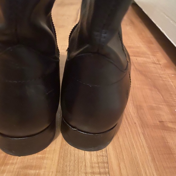 Boots - Picture 4 of 5